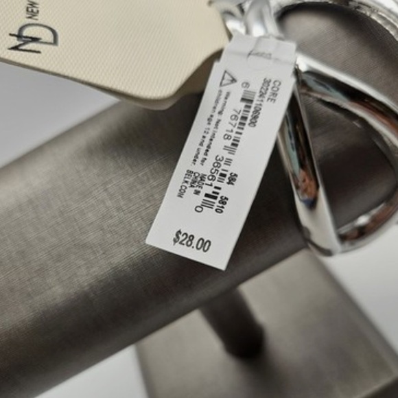 New Directions 6.5" Hinge Closure Silver Bangle Cuff Bracelet NWT - Picture 2 of 3